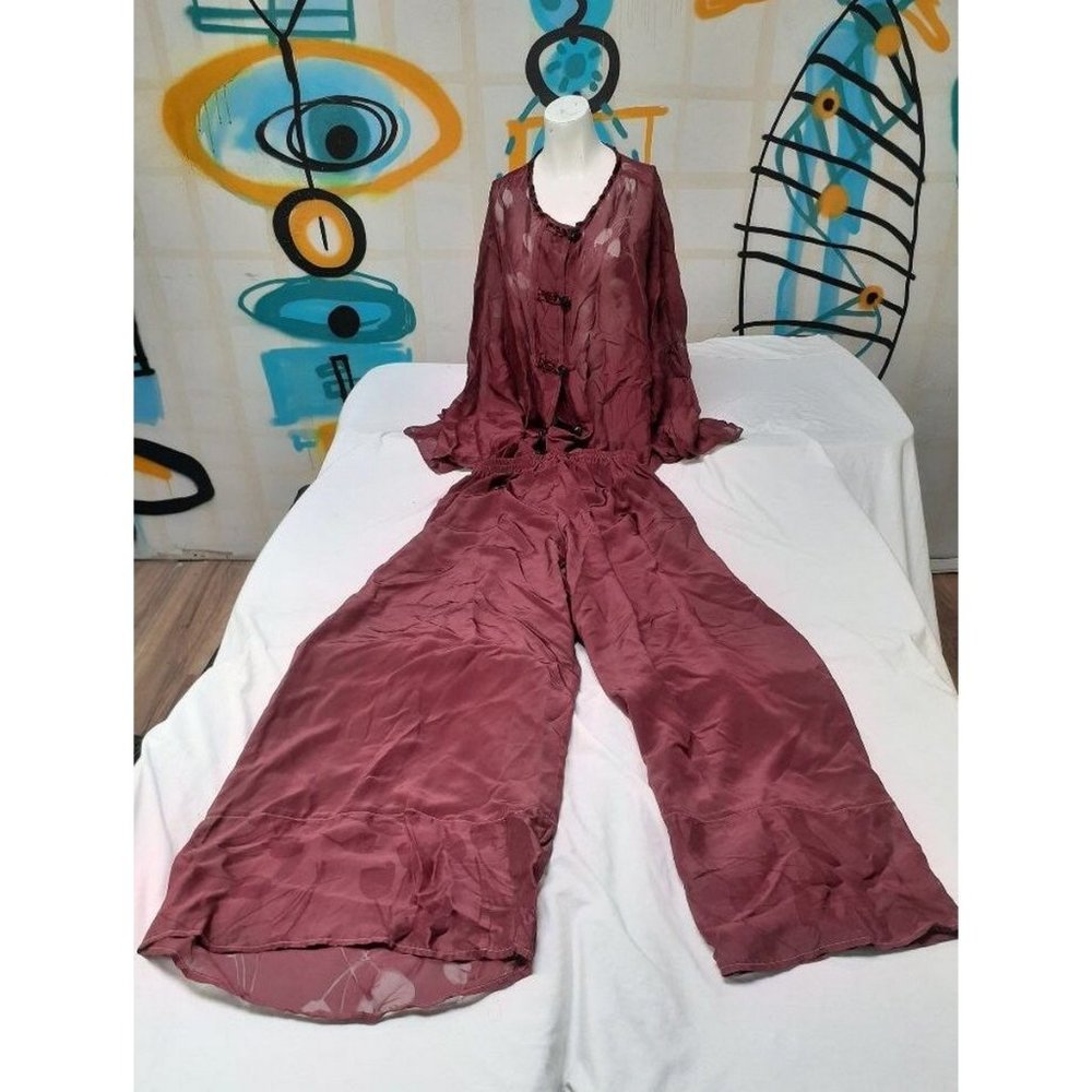 Uru Kristine St Raik lot Shirt and pants